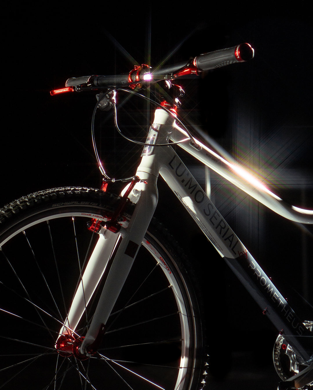 LU:MO Kinderrad 26 Zoll ab 10 Jahre | 9-Gang | MIST GREY | LED-Integration ★ Vorverkauf | Versand 19. Dez