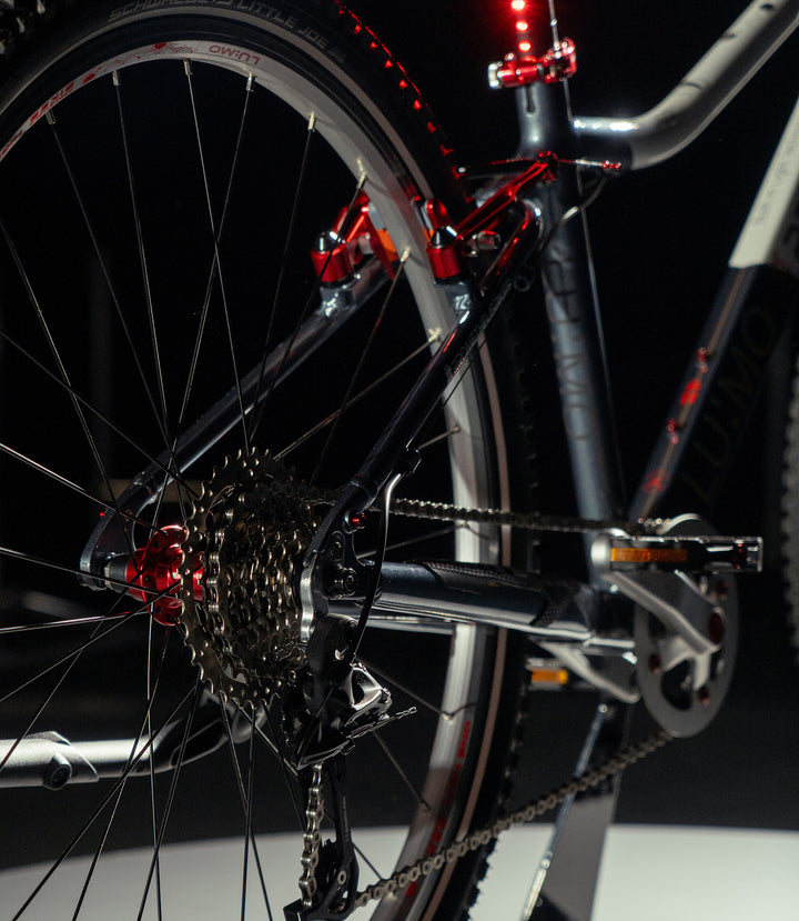 LU:MO Kinderrad 26 Zoll ab 10 Jahre | 9-Gang | MIST GREY | LED-Integration ★ Vorverkauf | Versand 19. Dez