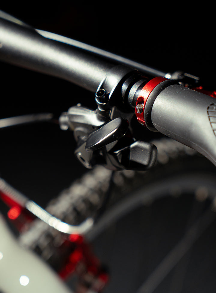 LU:MO Kinderrad 26 Zoll ab 10 Jahre | 9-Gang | MIST GREY | LED-Integration ★ Vorverkauf | Versand 19. Dez