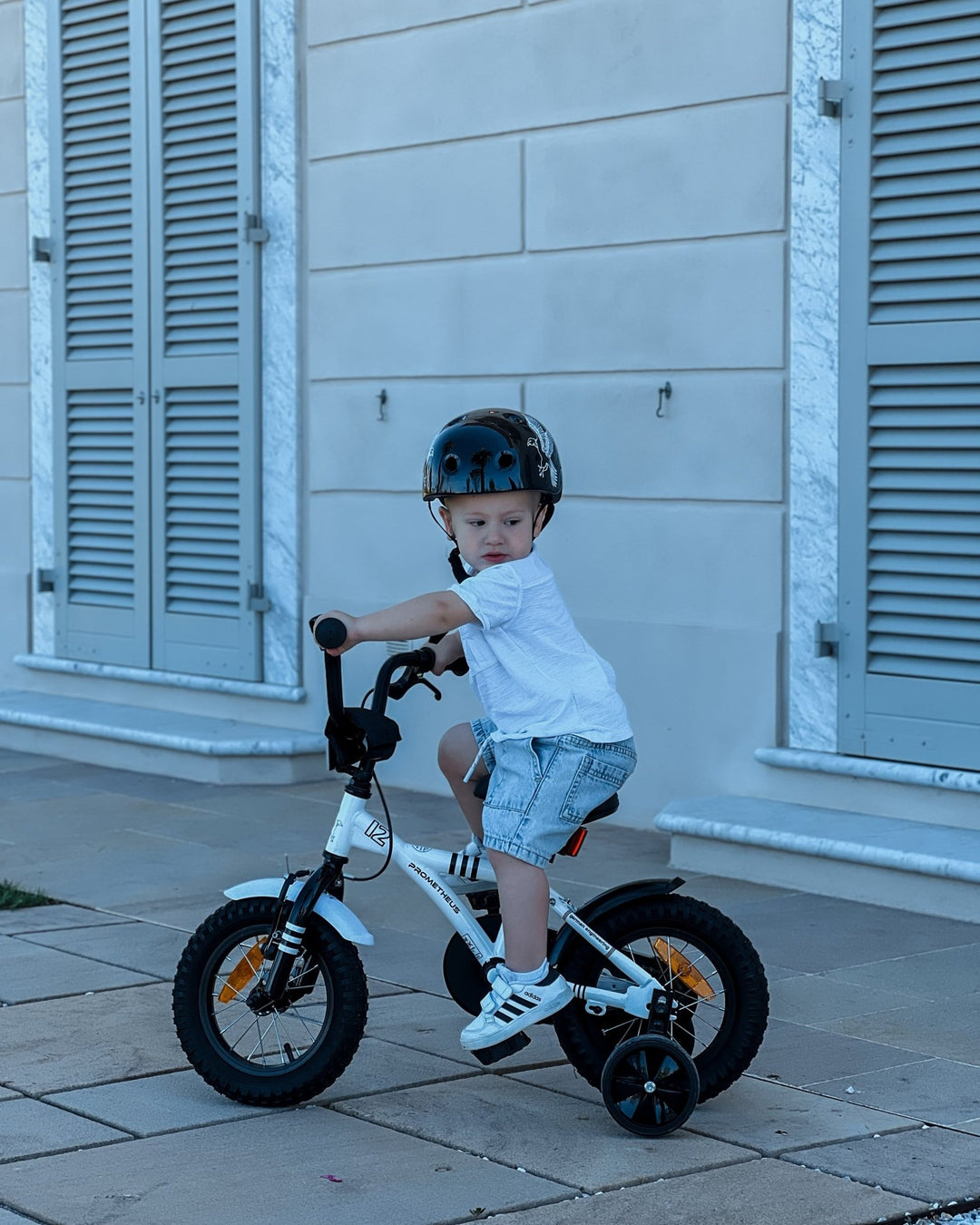 Kinderfahrrad 12 Zoll ab 3 Jahre mit Stützräder Weiss & Schwarz – Kinderfahrrad 12 Zoll von prometheus - bikes | prometheus - bikes